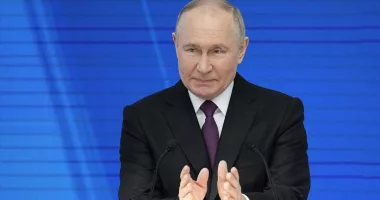 Putin urges Russians to stop drinking, keep making babies