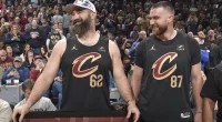 Travis and Jason Kelce get standing ovation before Cavs game