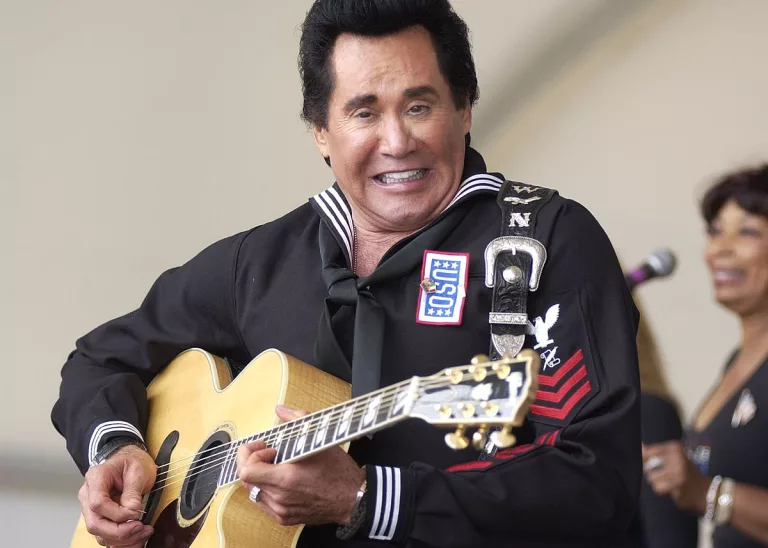 Wayne Newton’s Facial Transformation: Unveiling the Truth About His Plastic Surgery