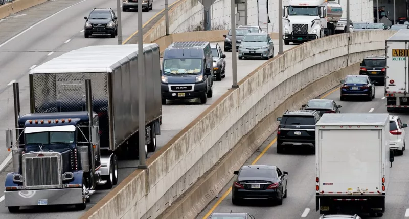 EPA sets stricter emissions limits for new heavy trucks, buses