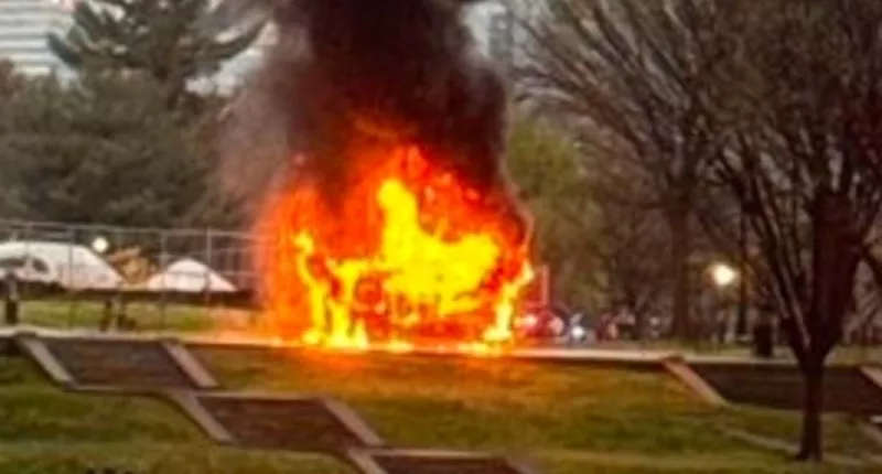 One injured in fire at Lincoln Memorial in Washington, D.C.