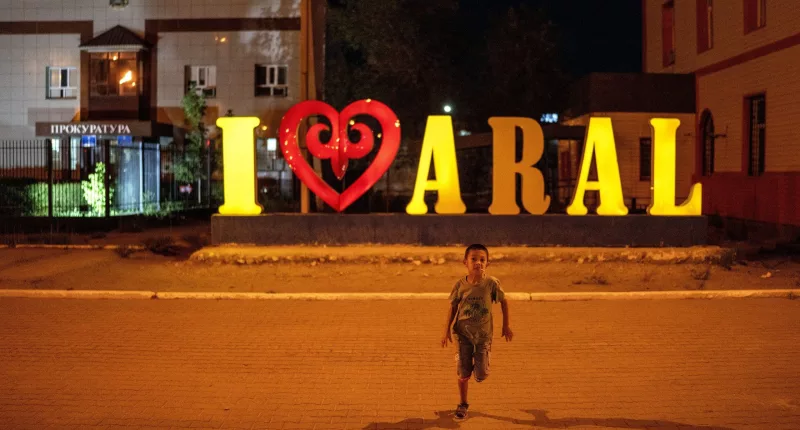 Small pockets of life remain along shrinking Aral Sea