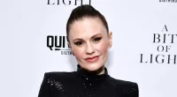 Anna Paquin 'Having a Good Day' After Walking Red Carpet With Cane