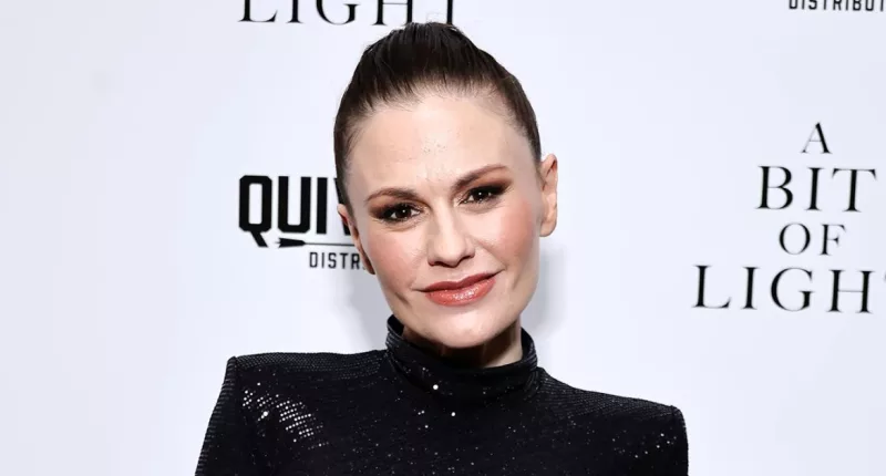 Anna Paquin 'Having a Good Day' After Walking Red Carpet With Cane