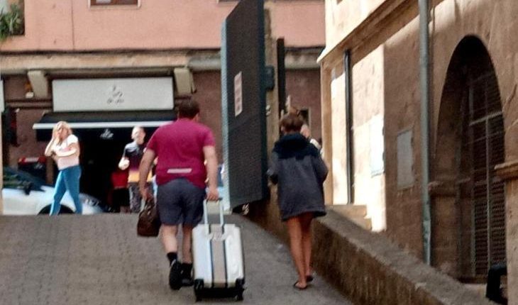 The unnamed couple are seen leaving court in Palma