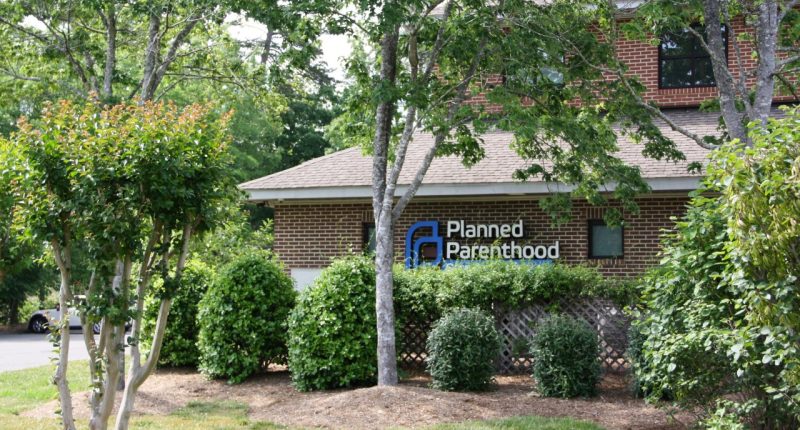 Most Florida women can’t get abortions past 6 weeks. Where else can they go?