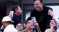 Elon Musk poses for selfies with tennis fans at US Open final