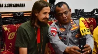New Zealand pilot Phillip Mehrtens released by Indonesian rebels after being abducted more than 19 months ago