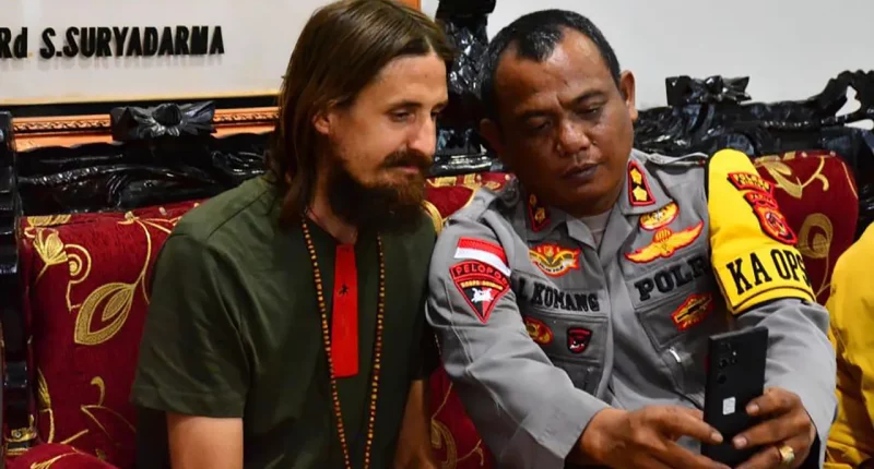 New Zealand pilot Phillip Mehrtens released by Indonesian rebels after being abducted more than 19 months ago