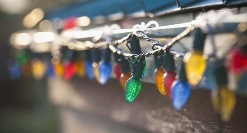 24-year-old man dies while hanging Christmas lights at California home