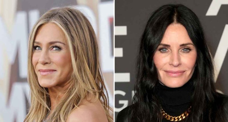 Jennifer Aniston Shares Sweet Photos From Friendsgiving With Courteney Cox