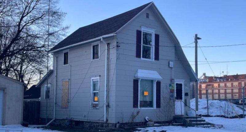 5-Year-Old Child Greets Police Cadet at Front Door With Large Knife, Then Loaded Handgun
