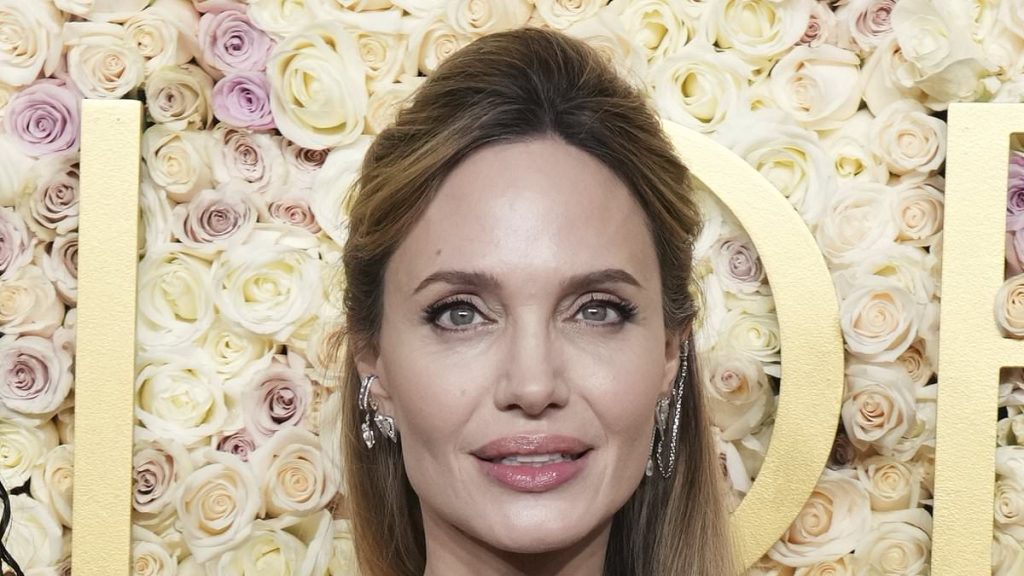 Angelia Jolie joins daughter Zahara, 19, at 2025 Golden Globes
