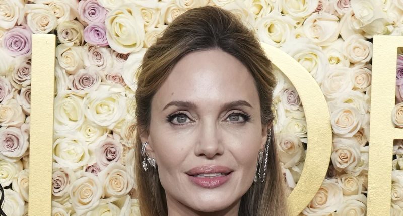Angelia Jolie joins daughter Zahara, 19, at 2025 Golden Globes