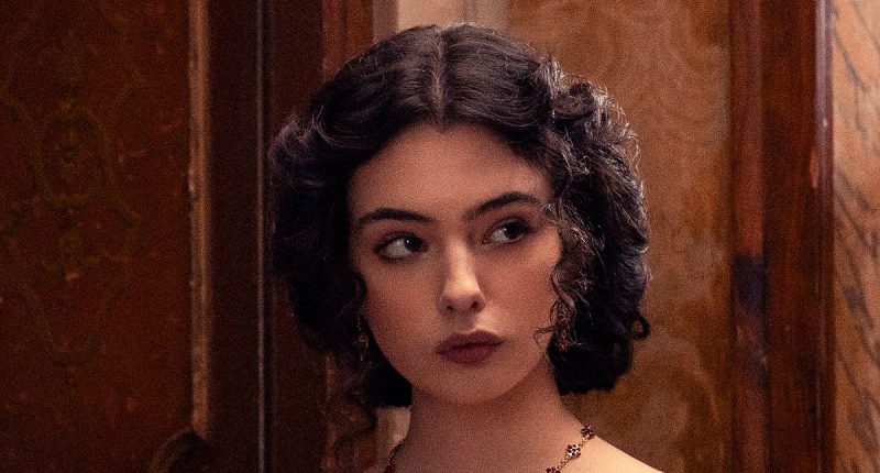 Can you guess who this Italian model and actress's famous parents are?