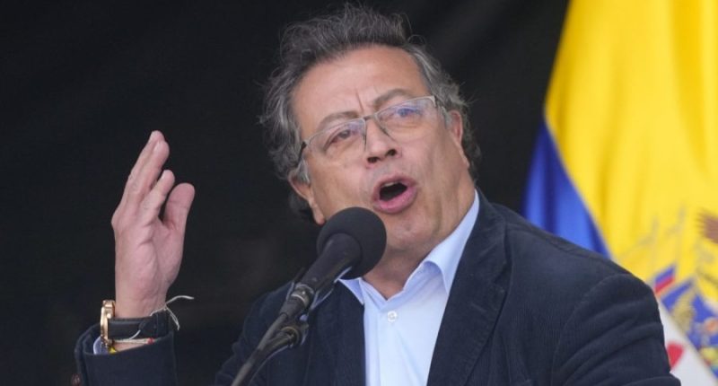 Colombia president welcomes 'compatriots' returned from US: 'The migrant is not a criminal'