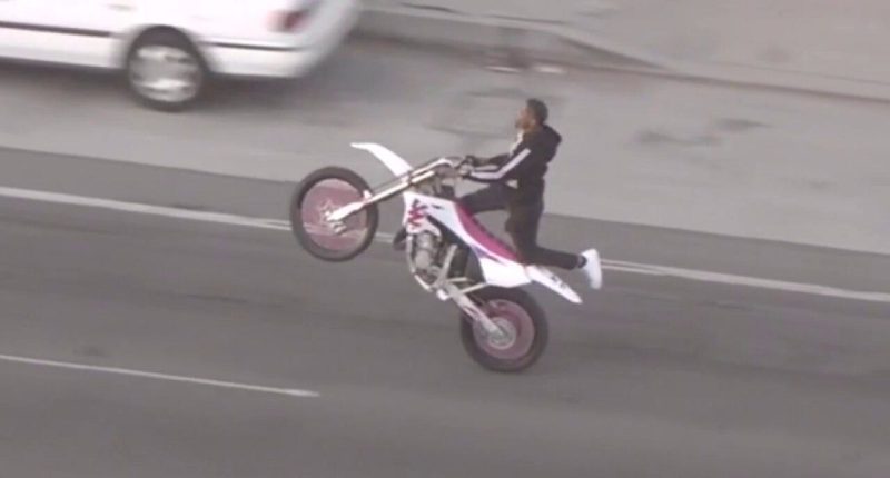 Dozens of decoy riders caught on camera joining California Highway Patrol dirt bike police chase through LA
