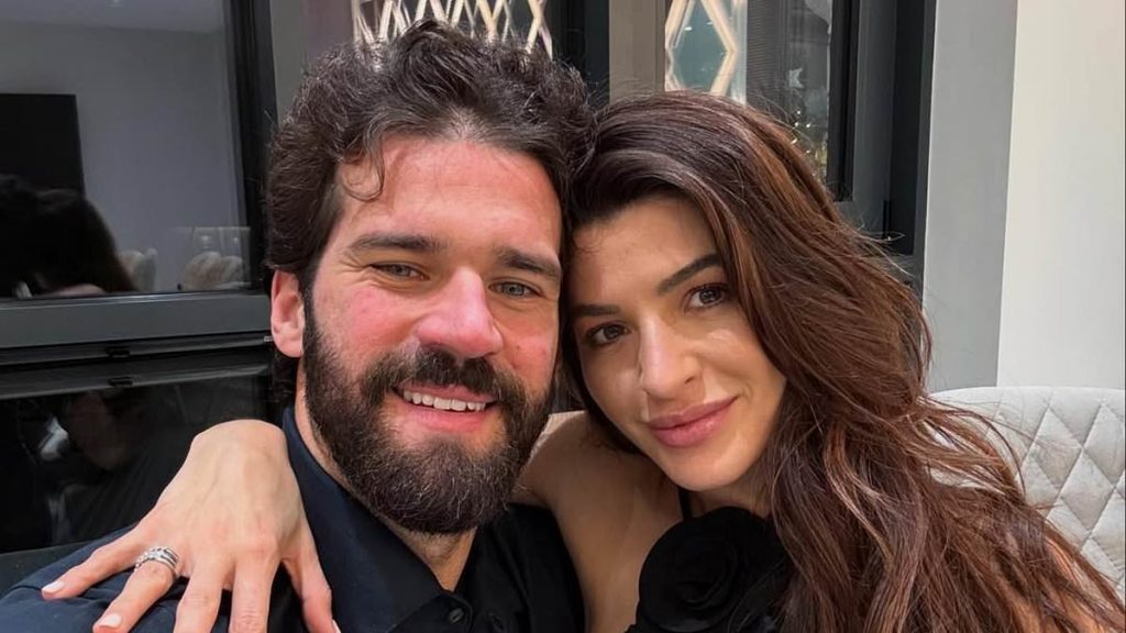 Liverpool vs Man United: Battle of the WAGs!