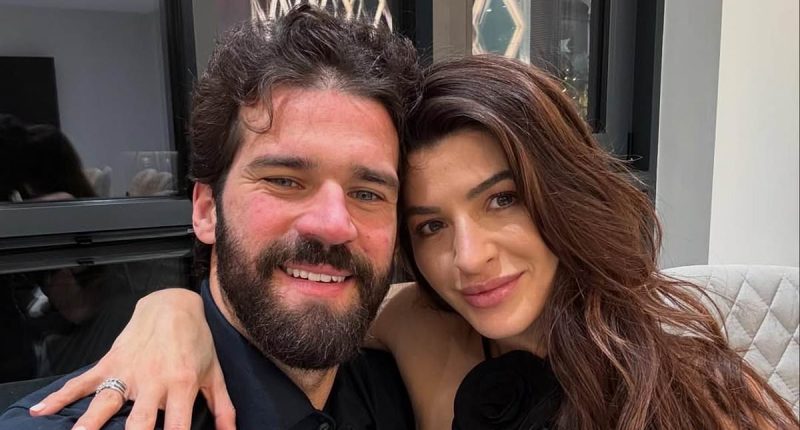 Liverpool vs Man United: Battle of the WAGs!