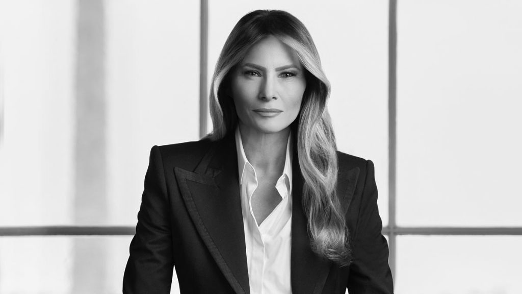 Melania Trump shocks with her 'heavily Photoshopped' official portrait