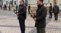 Keir Starmer and Volodymyr Zelenskyy holding wreaths.
