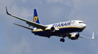 Ryanair Boeing 737-800 approaching landing.