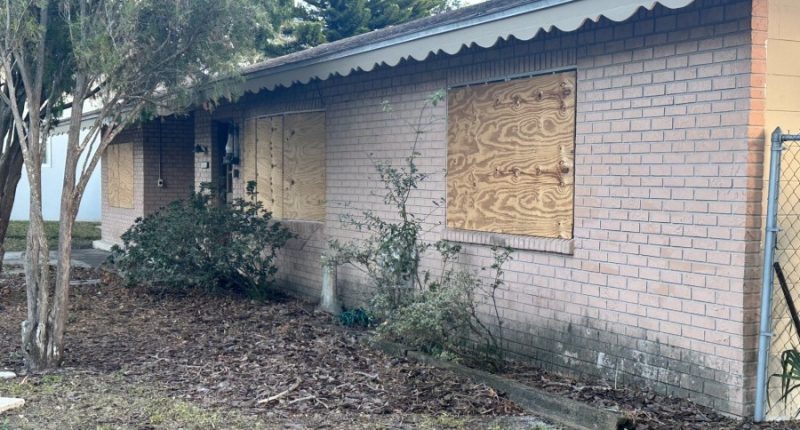South Tampa neighborhood struggles to recover months after Hurricane Milton