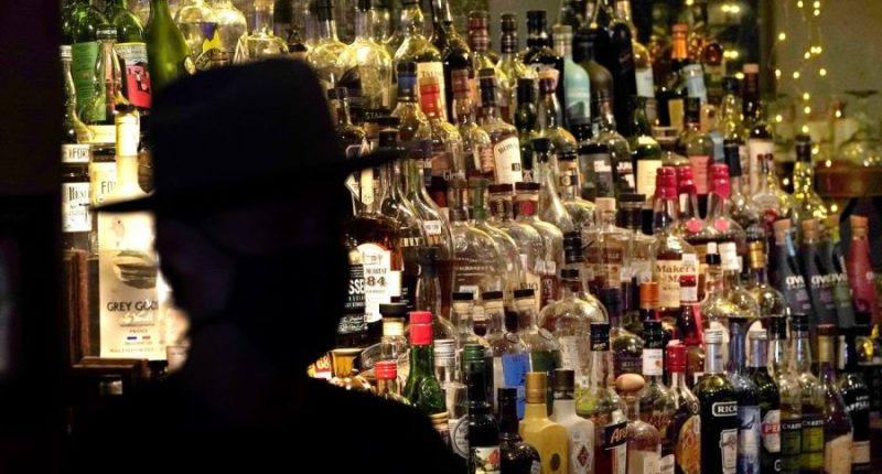 Surgeon general calls for cancer warnings on alcohol