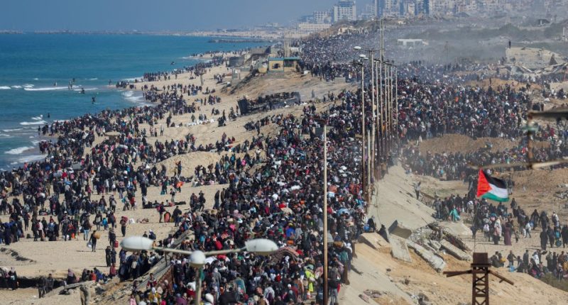 Large group of Palestinians returning to their homes in northern Gaza after being displaced.