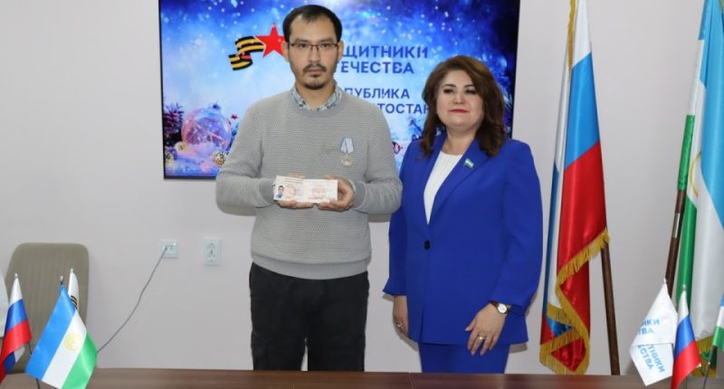 Ex-Russian mercenary Timur Praliev receiving a veterans' award in Russia last month