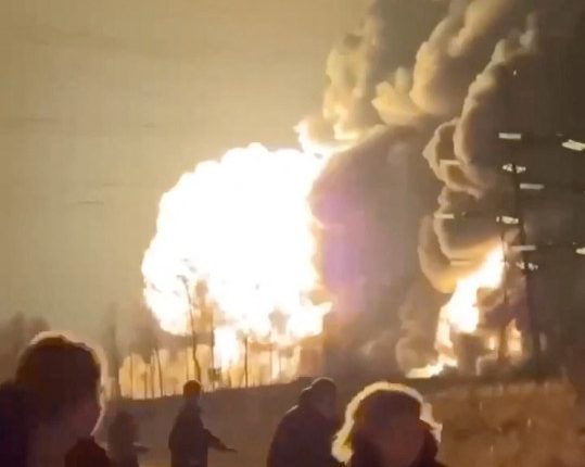 People running from a large explosion and fire.