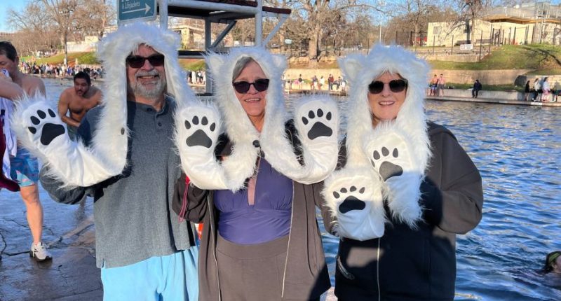 Austin couple returns 1 year after wedding at polar plunge