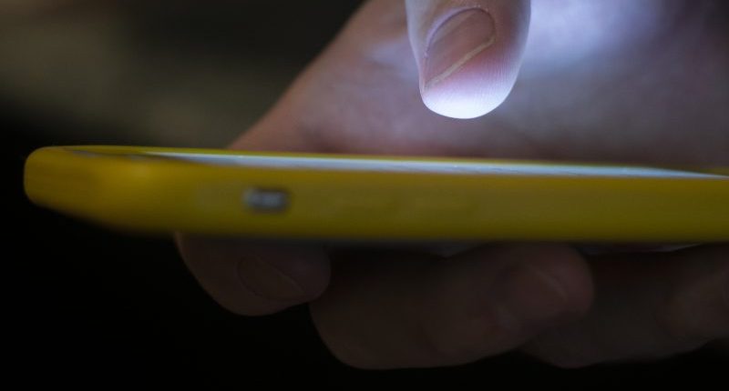 Bill aims to encourage schools to ban phones from the classroom in New Mexico
