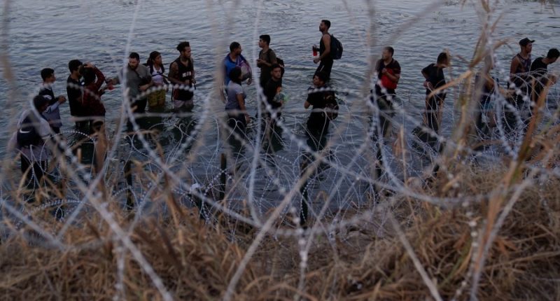 Bill would exempt Tennessee SROs from immigration status reporting requirement