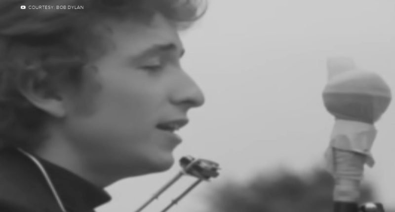 Bob Dylan auction: Draft lyrics to 'Mr. Tambourine Man' sell for $508K