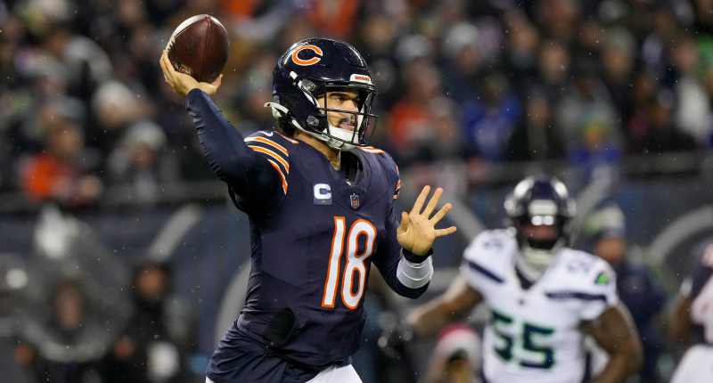 Chicago Bears game today: Green Bay Packers hope to build momentum for the playoffs as they seek 12th straight win over Bears