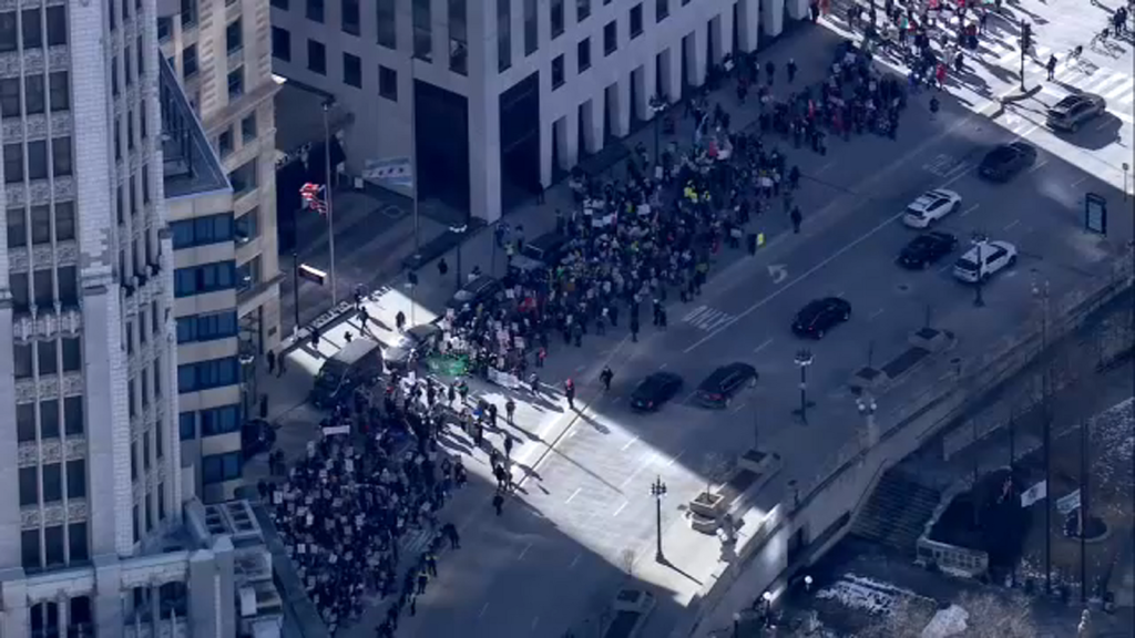 Chicago protest: Protesters block downtown streets on President Donald Trump Inauguration, Martin Luther King, Jr. Day | LIVE