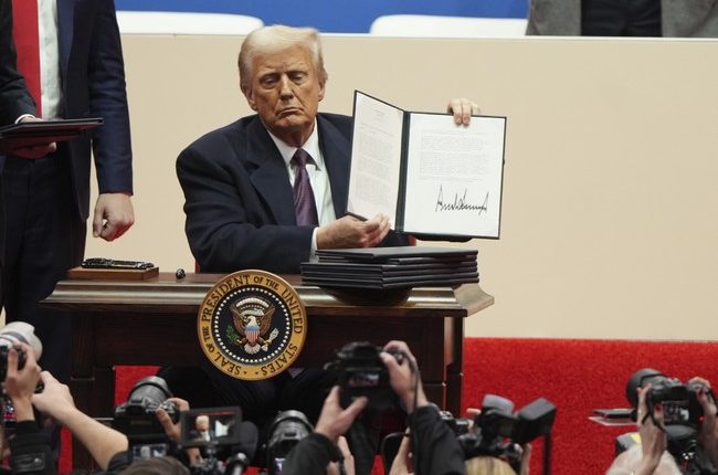 Democrats Lose Their Minds Over Trump's Funding Freeze, Then Flat-Out Lie About Its Impact