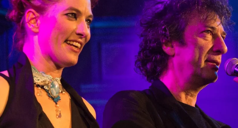 How The Beatles' Cover for 'Sgt. Pepper' Hypnotized Amanda Palmer