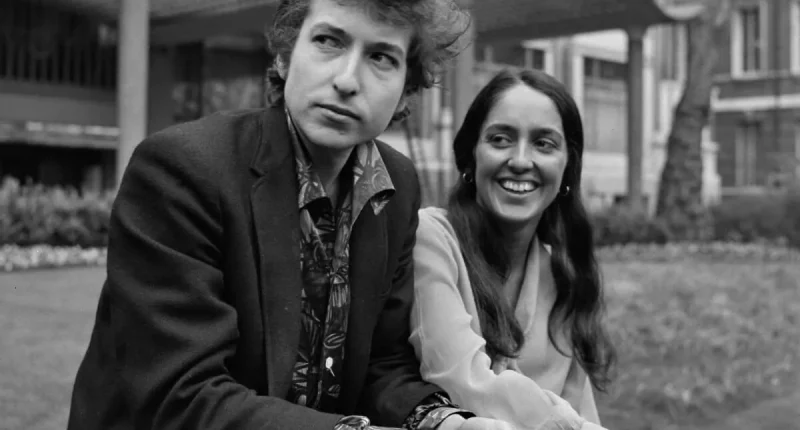 Joan Baez Avoided Bob Dylan at an Obama-Era Event Because She Knew Talking to Him Would Be Too 'Awful'