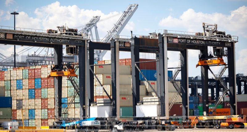 Longshoremen reach tentative agreement with ports, shippers, averting a potential strike