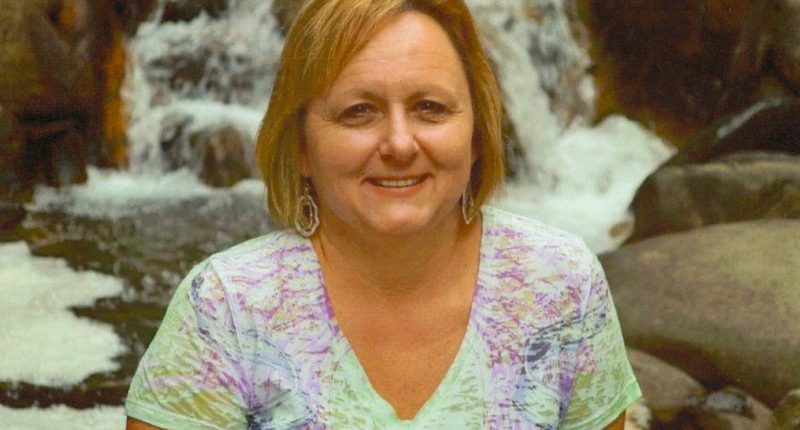 Man Claims Wife Fell Decorating Christmas Tree and Crashed Driving to Hospital: "Didn't Make Sense"