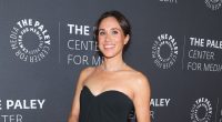 Meghan Markle's Friend Lindsay Roth Leaves Note for Her in Self Help Book