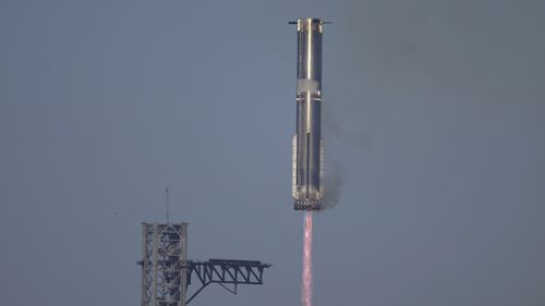Moment mechanical arms catch huge rocket booster