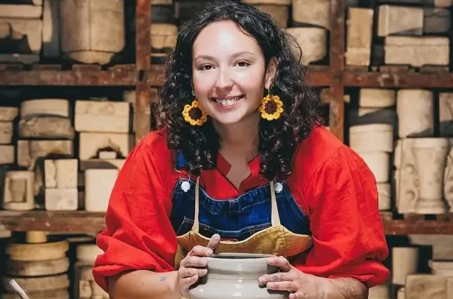 Olivia Rowan Pottery Throw Down Wiki, Age, Partner |