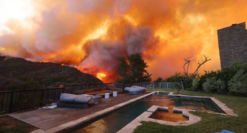 Palisades man says wife called 911, fire could've been contained