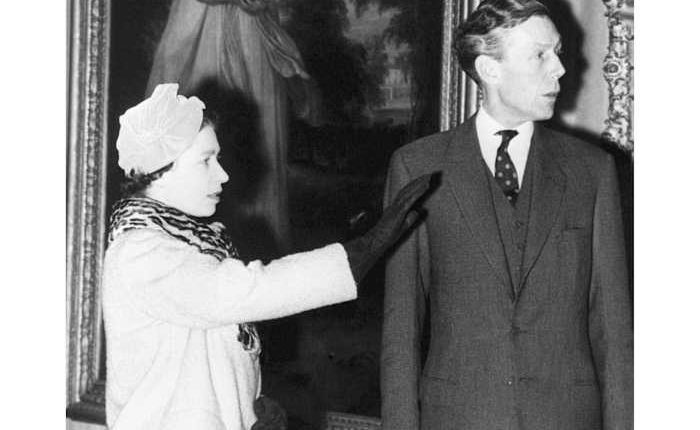 Queen Elizabeth II wasn't told about Soviet spy in her palace, declassified MI5 files show