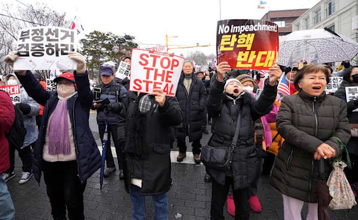 South Korean anti-corruption agency asks police to take over efforts to detain impeached Yoon