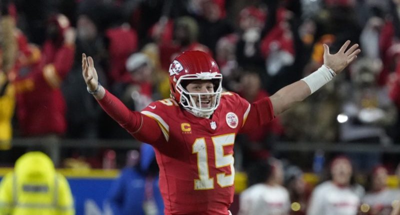 The Chiefs get more Mahomes magic and advance to 3rd straight Super Bowl, beating the Bills 32-29