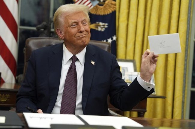 Trump's 'Midnight Massacre' of 17 Inspectors General Throws DC Status Quo Into Chaos